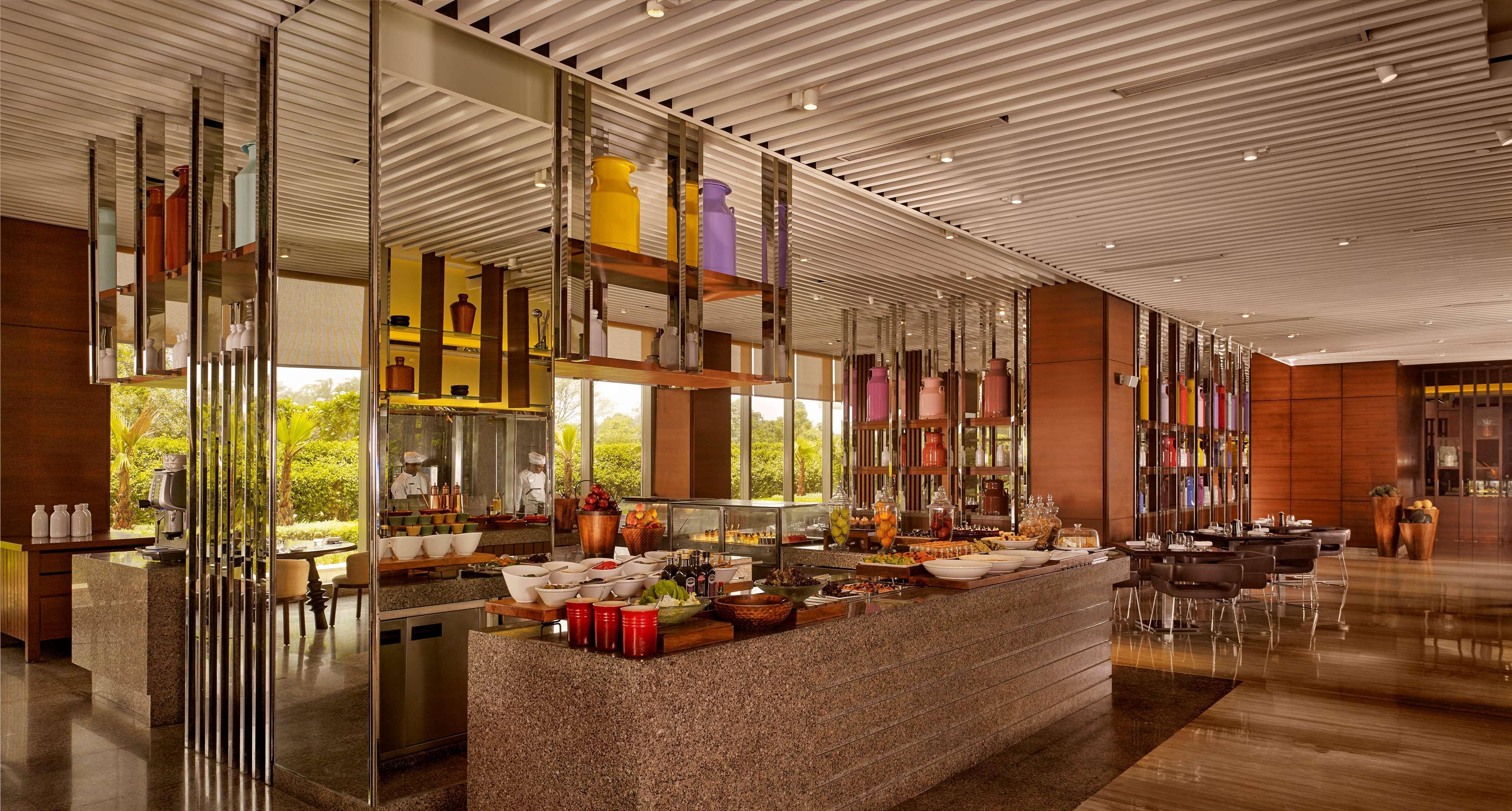Hyatt Regency Chandigarh Chandīgarh Exterior foto The buffet at the hotel