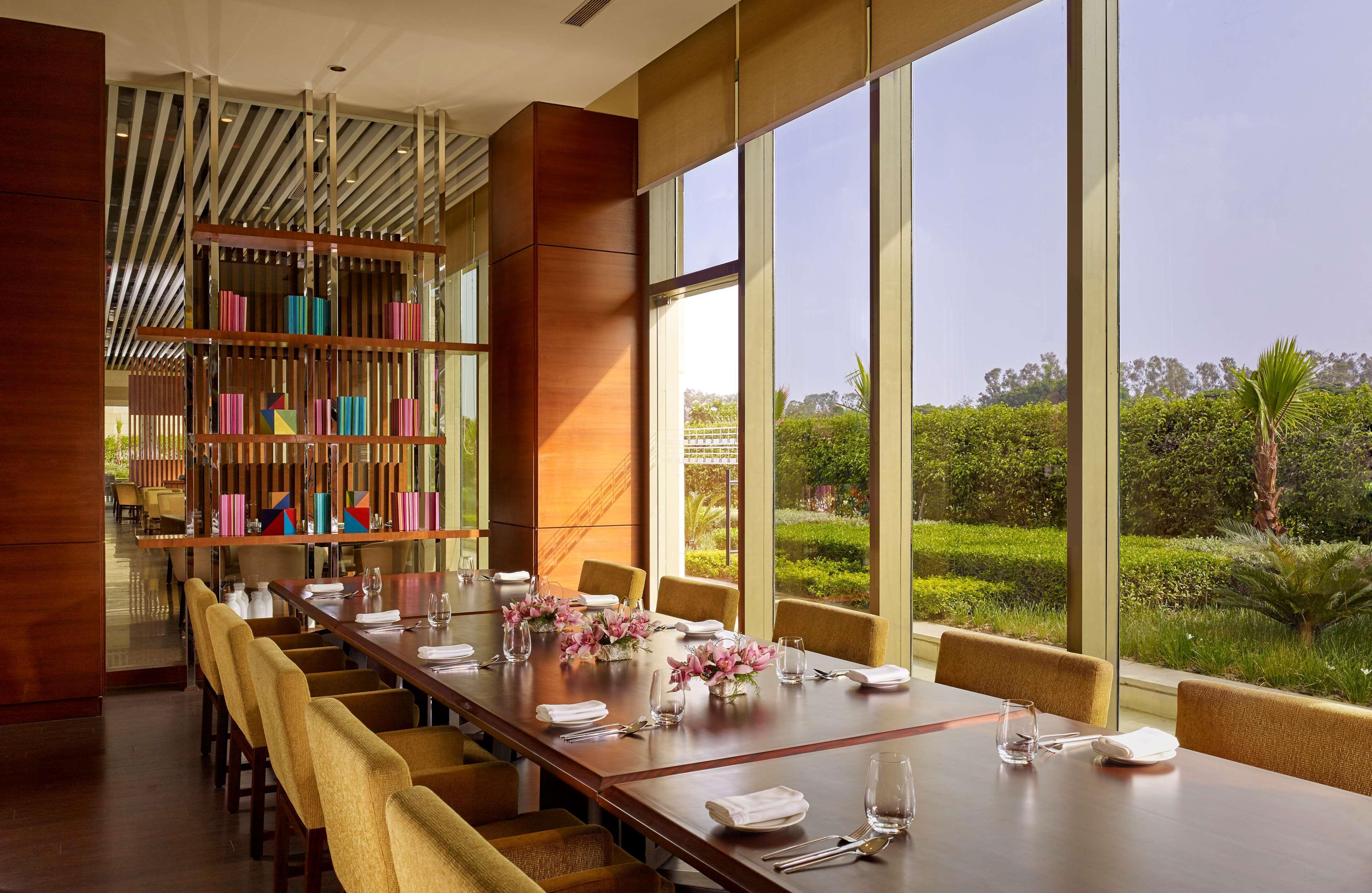 Hyatt Regency Chandigarh Chandīgarh Exterior foto The Park, New Delhi