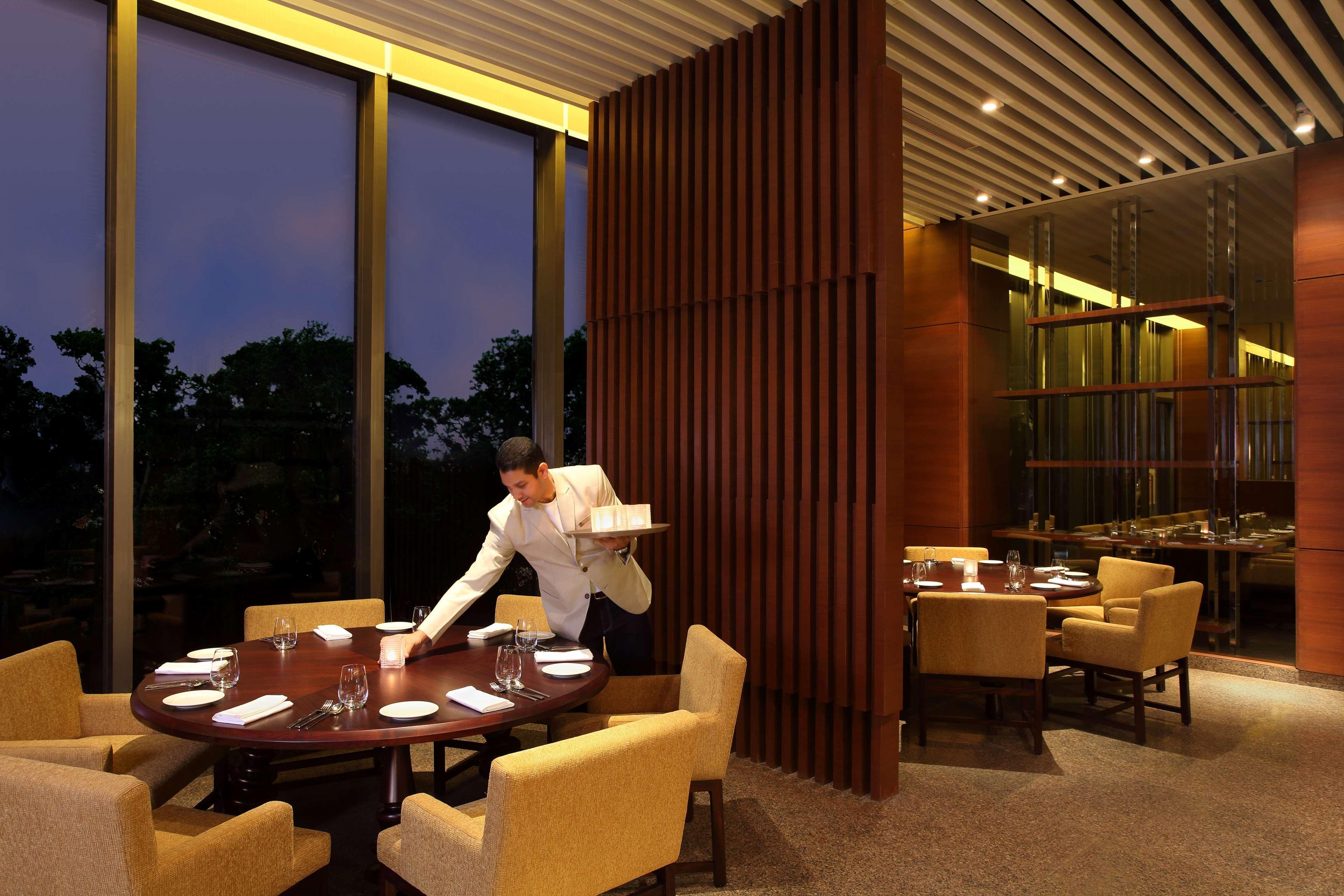 Hyatt Regency Chandigarh Chandīgarh Exterior foto A restaurant in a hotel